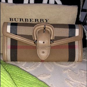 Burberry Women’s Wallet